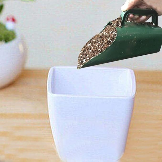 Soil Scoop, Plastic Garden Cultivation Scoop, Hand Scoop Soil Sifter , Garden Scoop Trowel Shovel Hand Shovel Cultivation Tool for Digging up or Transporting Scoops of Soil