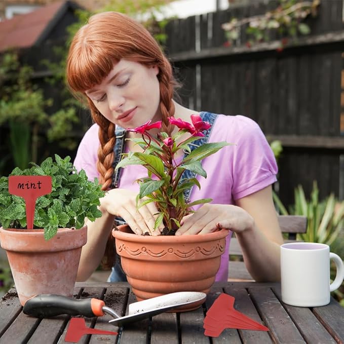 Plant Labels, 200pcs Red Plant Markers, Outdoor Waterproof Stakes, Plastic Tags for Seedlings, Greenhouse Accessories, Herb Garden Signs Decorative