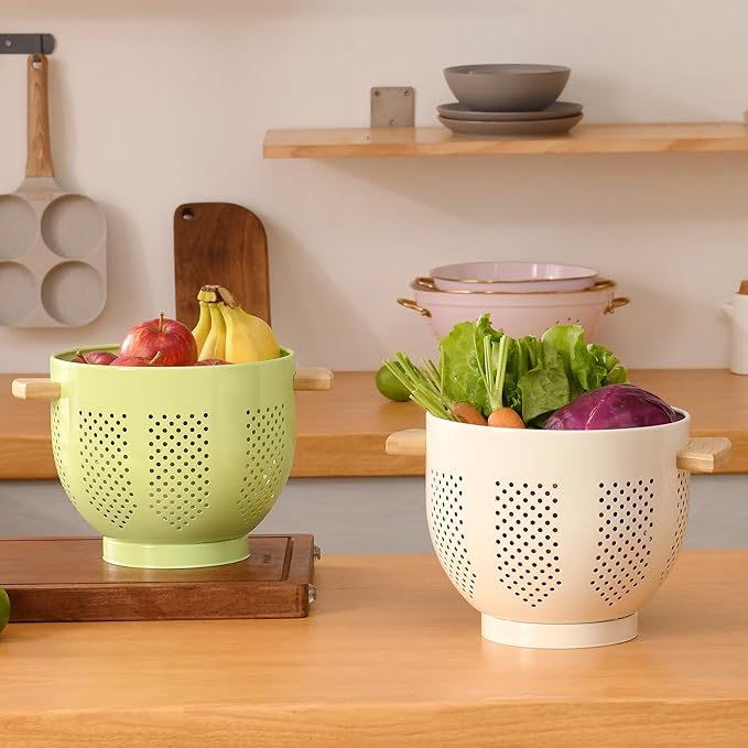 Metal Colander with Wood Handle and Stable Base, Powder Coated Steel Kitchen Strainer Basket for Draining Pasta, Vegetable and fruit (7quart,Cream)