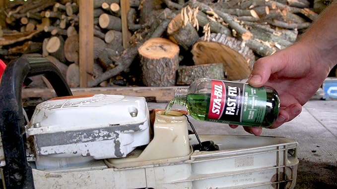 STA-BIL Fast Fix - Small Engine Treatment, Cleans Carburetors and Injectors, Fixes Rough Running Engines, Eliminates Water, Treats Up to 20 Gallons, 8oz (22304) , Green
