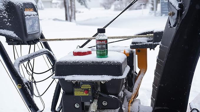 STA-BIL Fast Fix - Small Engine Treatment, Cleans Carburetors & Injectors, Fixes Rough Running Engines, Eliminates Water, Carb Cleaner & Fuel Injector Cleaner Treats Up to 10 Gallons, 4oz