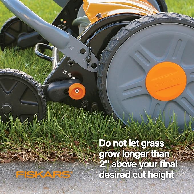 Fiskars Push Mower - 17" Cut Width Manual Reel Mower with No Motor - Grass Cutter with Steel Blades that Stay Sharp - Eco-Friendly Cordless Grass Trimmer for Lawn Care
