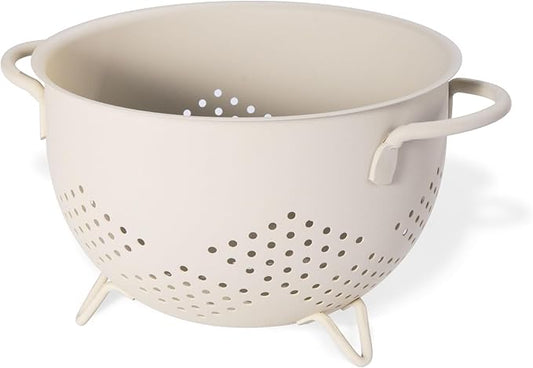 Metal Colander 5 Quart Powder Coated Self-draining Metal Strainer with Base,Kitchen Pasta Fruit Vegetable Basket with Double Handles (Sand Yellow)