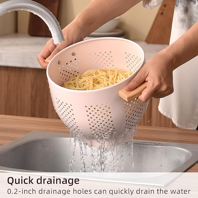 Metal Colander with Wood Handle and Stable Base, Powder Coated Steel Kitchen Strainer Basket for Draining Pasta, Vegetable and fruit(5.5quart,Pink)
