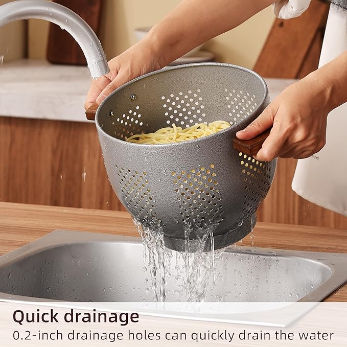 Metal Colander with Wood Handle and Stable Base, Powder Coated Steel Kitchen Strainer Basket for Draining Pasta, Vegetable and fruit(5.5quart,Greyhammertone)