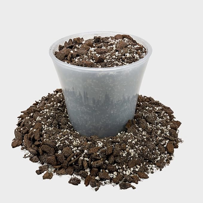 Gardenera Professional Succulent Soil Premium All Purpose Blend | Pre-Mixed Ready to Use for Cactus and Succulents | Sphagnum Peat Moss, Perlite, New Zealand Pine Bark - Made in USA - 5 Quart