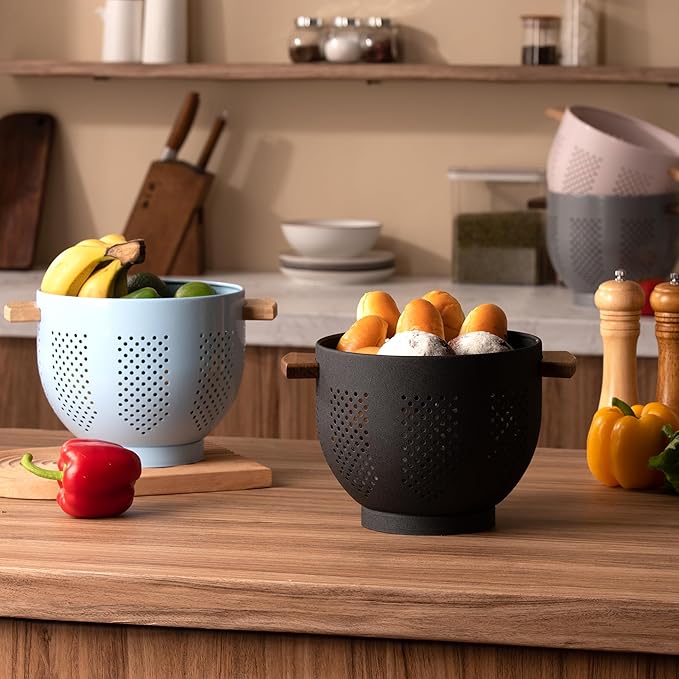 Metal Colander with Wood Handle and Stable Base, Powder Coated Steel Kitchen Strainer Basket for Draining Pasta, Vegetable and fruit(5.5quart,Matte Black)