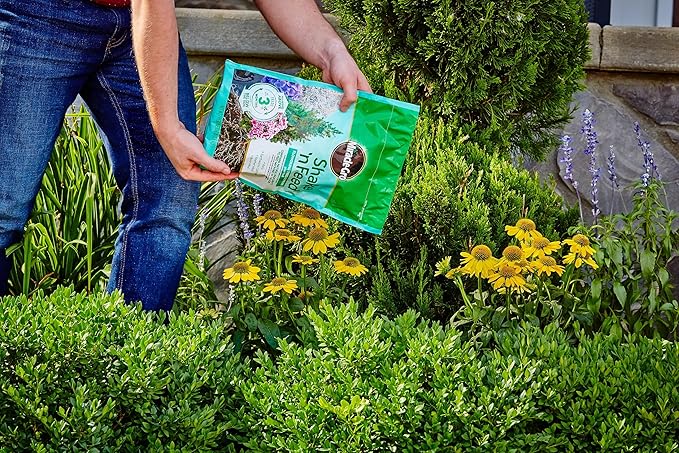 Miracle-Gro Shake 'N Feed Flowering Trees and Shrubs Plant Food, For In-Ground and Container Plants, Acid-Loving Flowering Plants, 8 lbs.