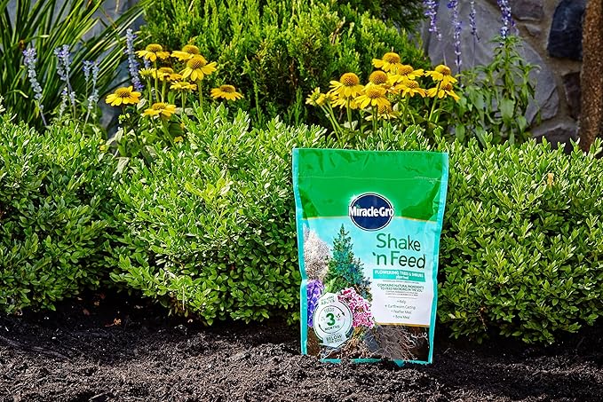 Miracle-Gro Shake 'N Feed Flowering Trees and Shrubs Plant Food, For In-Ground and Container Plants, Acid-Loving Flowering Plants, 8 lbs.